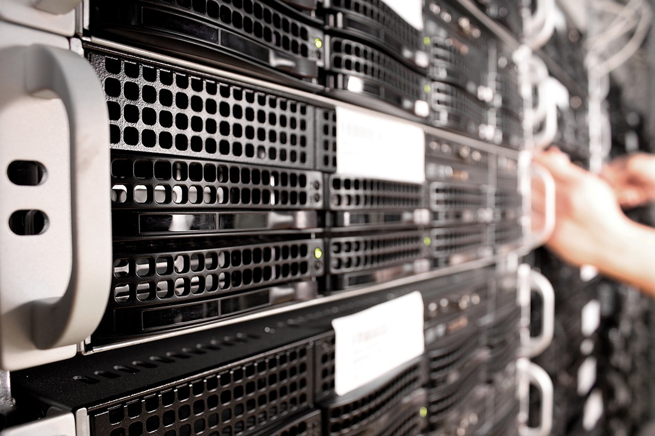 How to Decide When To Upgrade to a Dedicated Server For Your Business